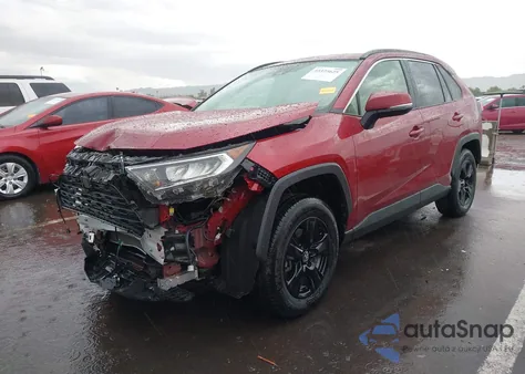 2020 Toyota Rav4 Xle z USA, uszkodzony, nr VIN JTMW1RFV7LJ018587